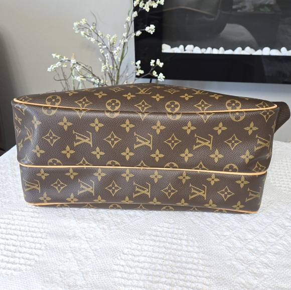 EUC Louis Vuitton Monogram Canvas Reporter GM - Picture 5 of 17